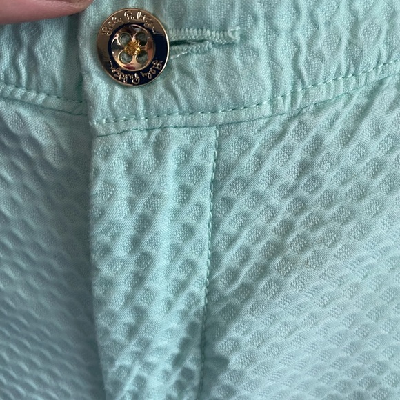 Lilly Pulitzer Buttercup Short. Size 4. Minty green. 100% cotton. Scalloped hem. - Picture 3 of 10